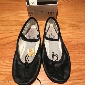 Girls black ballet slippers Size 1.5